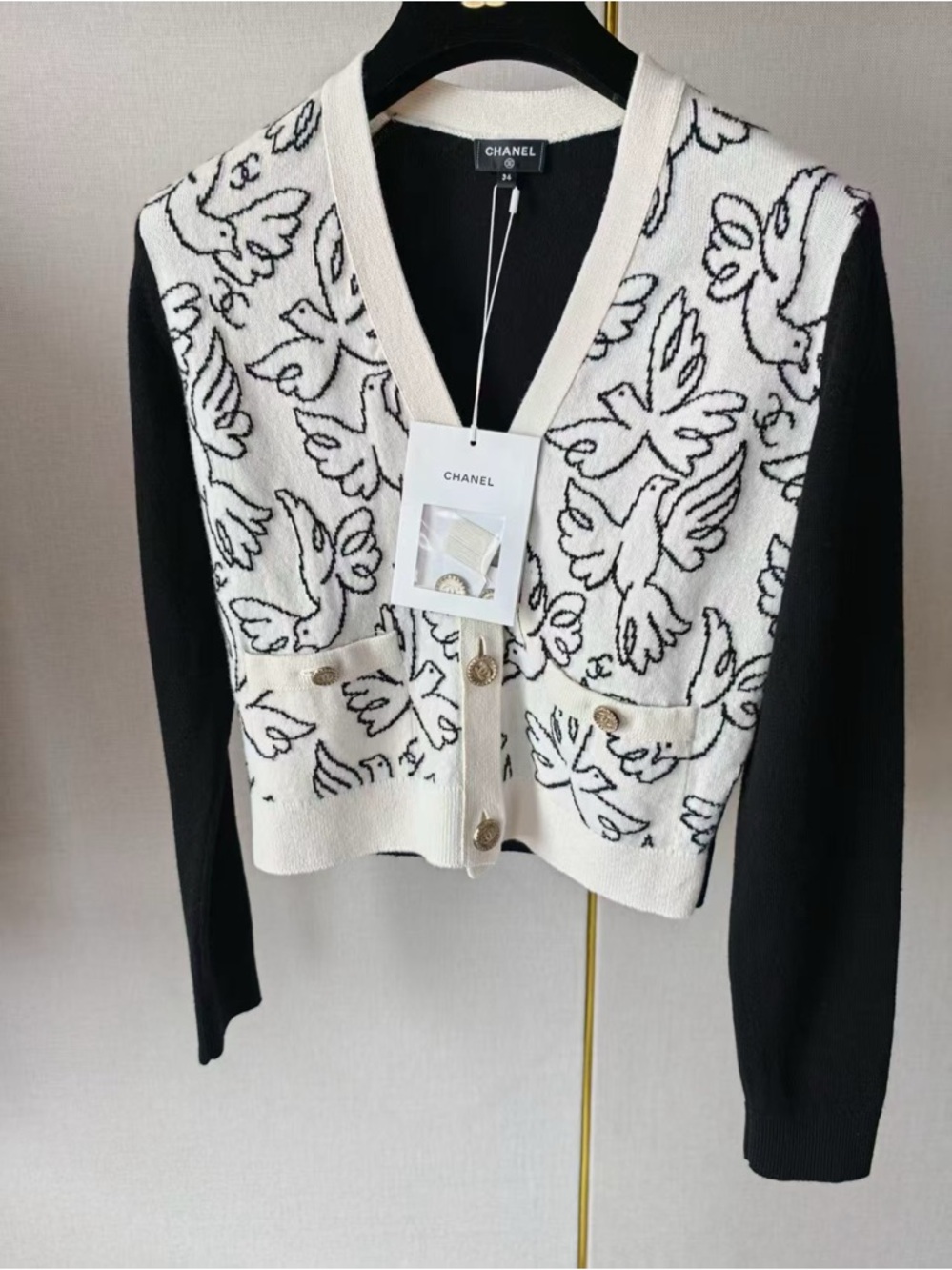 🚩steal CHANEL Black and White Knit Cardigan with Dove Motif